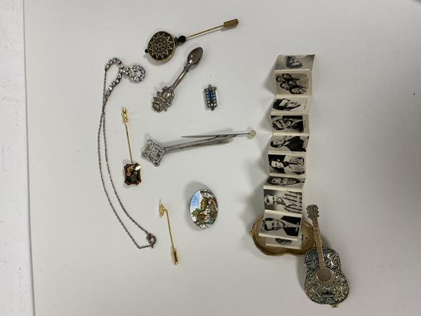 A collection of costume jewellery including gilt metal cufflinks and tie clip, with unworked stone mounts, beads, bracelets, necklaces, bangles etc. (a lot), £30-50