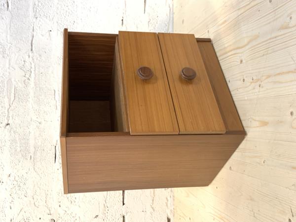 A pair of mid century teak low cabinets, with rectangular tops above a pair of fold out doors, with unfitted interior, on plinth base (each: 49cm x 76cm x 47cm), £50-80
