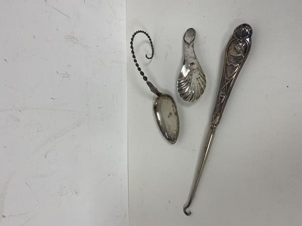 A set of twelve 1920s coffee bean handled spoons (each: 9cm) (combined: 73g), £30-50