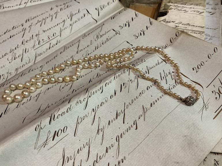 An Edwardian graduated pearl coming-of-age necklace with yellow and white metal old mine cut diamond cluster clasp